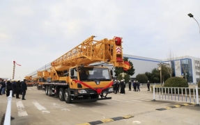 柳工起重机举行2023年度总结表彰会暨2024年高产动员会